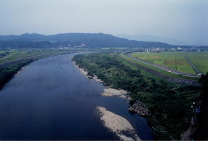 丸山大橋から眺めた関川盆地