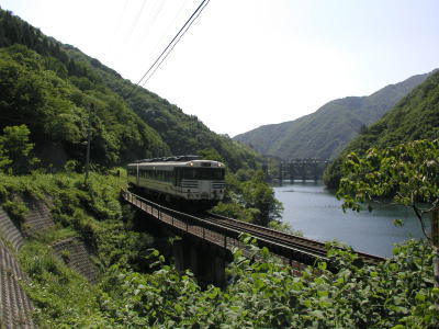 岩船発電所と米坂線